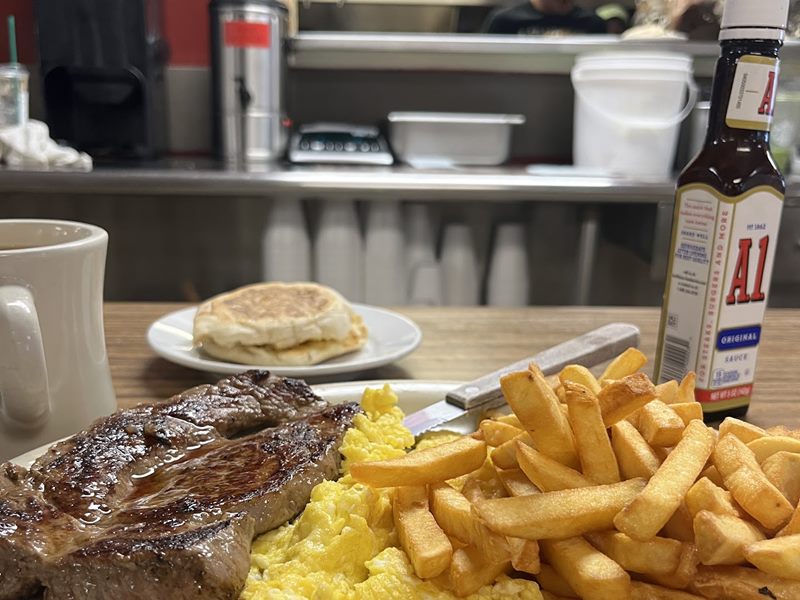 Mike's Cafe food